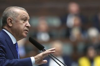 Ο Ερντογάν δοκιμάζει τη συνοχή του ΝΑΤΟ