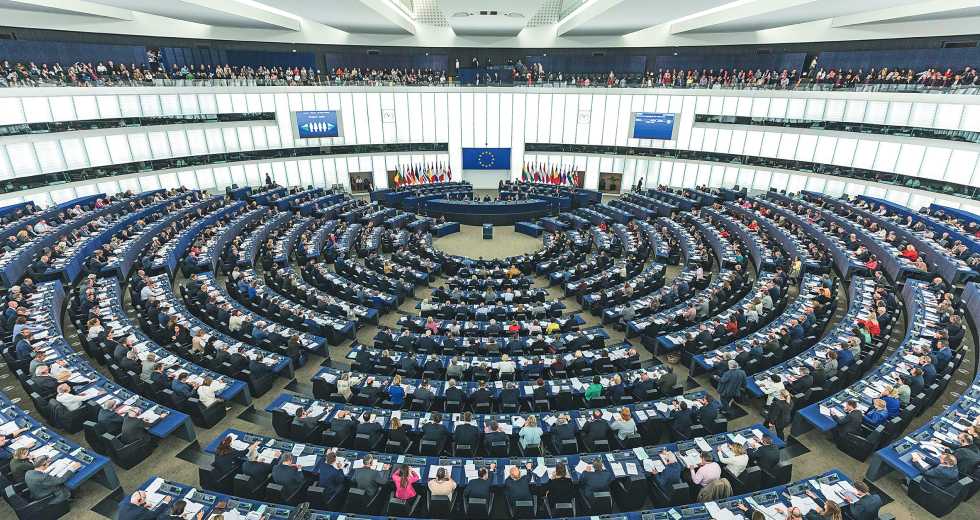 Άλλα αντ’ άλλων το Ευρωκοινοβούλιο για το «κόψιμο» της έκθεσης των ΡΧΣ