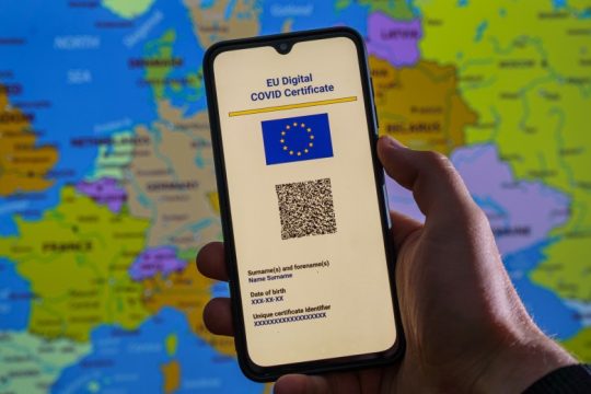 Ευρωκοινοβούλιο: Παράταση ενός έτους για το Ευρωπαϊκό Πιστοποιητικό Covid-19