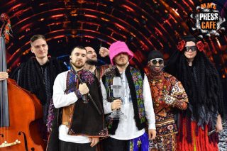 Press Cafe: No political Eurovision; Ας γελάσουμε…