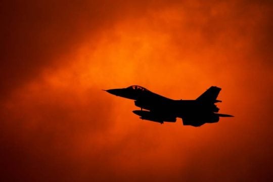 Bloomberg: Αναβάθμιση των F-16 και πώληση όπλων στην Τουρκία από τις ΗΠΑ