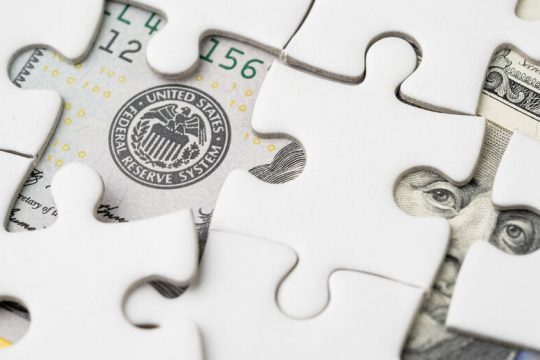 «Βαρύ πυροβολικό» από τη Fed
