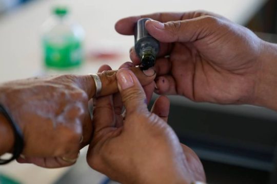 Με αίμα βάφτηκε το άνοιγμα της κάλπης στις Φιλιππίνες