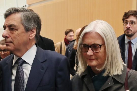 Τέσσερα χρόνια φυλάκιση στον Φρ. Φιγιόν για εικονική πρόσληψη της συζύγου του