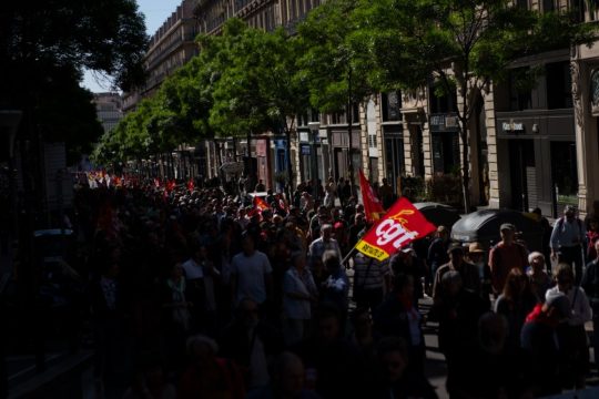 Χιλιάδες εργαζόμενοι στην Ευρώπη τίμησαν την επέτειο της Εργατικής Πρωτομαγιάς