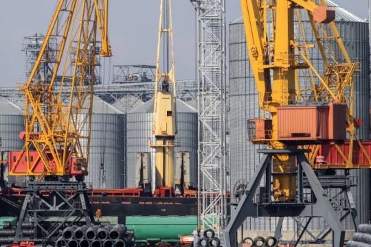 Εκατομμύρια τόνοι σιτηρών «κολλημένα» στην Ουκρανία
