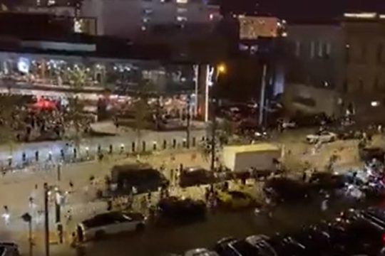 Πυροβολισμοί και τρεις τραυματίες έξω από το γήπεδο των Μπακς