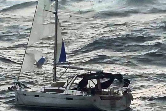 Ιστιοφόρο με δεκάδες πρόσφυγες μισοβυθίστηκε ανοιχτά της Κω
