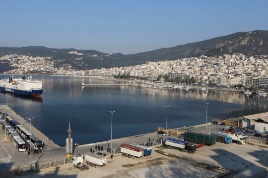 Πλοίο προσέκρουσε στο λιμάνι της Καβάλας – Απογορεύτηκε η επόμενη αναχώρησή του