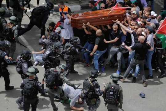 Παγκόσμια κατακραυγή για τη δολοφονία της Παλαιστίνιας δημοσιογράφου