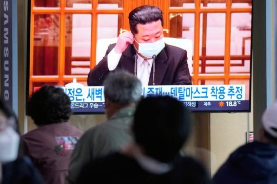 «Μαθήματα από την Κίνα» για την αντιμετώπιση της Covid-19 θέλει ο Κιμ