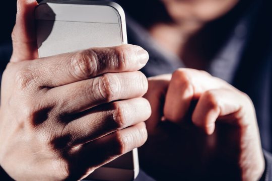 DW: Ποιος και γιατί παρακολουθεί Έλληνες δημοσιογράφους;