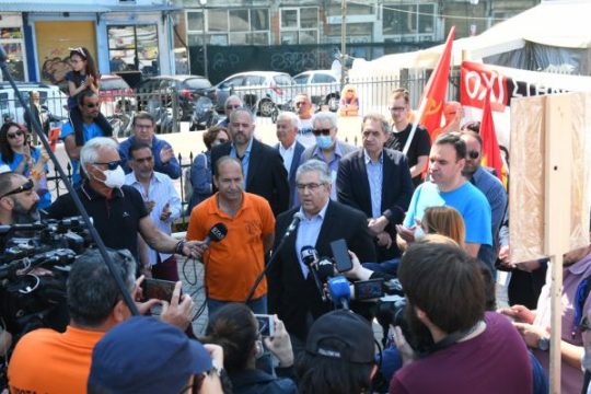 Συνάντηση Κουτσούμπα με εργαζόμενους στα «Λιπάσματα» και στα «Πετρέλαια Καβάλας»