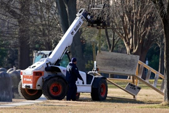 Ο Τραμπ, η εισβολή στο Καπιτώλιο και η κρεμάλα για τον αντιπρόεδρό του