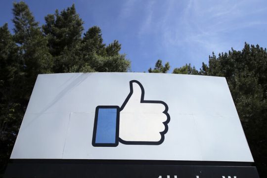Από τα ιστορικά μονοπώλια στις Big Tech