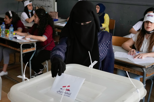 Κρίσιμες εκλογές στον χειμαζόμενο Λίβανο – Λιγοστές οι ελπίδες για αλλαγή