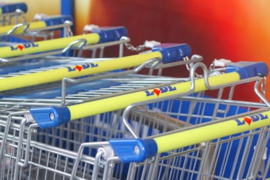 Ερώτηση ΣΥΡΙΖΑ στον υπ. Εργασίας για «εργοδοτική αυθαιρεσία» στην εταιρεία Lidl