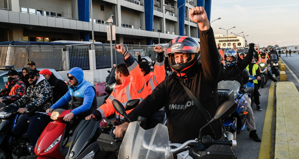 Δικαίωση για τους λιμενεργάτες της Cosco – Υπεγράφη νέα ΣΣΕ