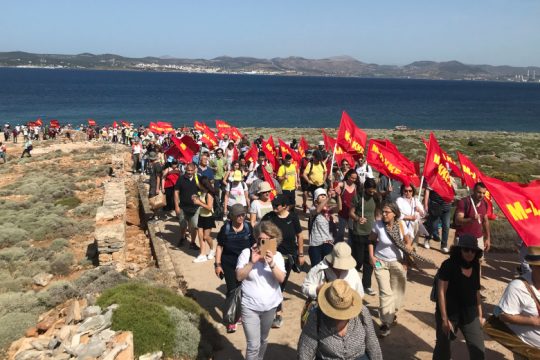 Εκατοντάδες αγωνιστές επισκέφτηκαν σήμερα τη Μακρόνησο