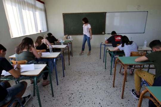 Ψαλίδι 9.000 θέσεων στα ΑΕΙ!