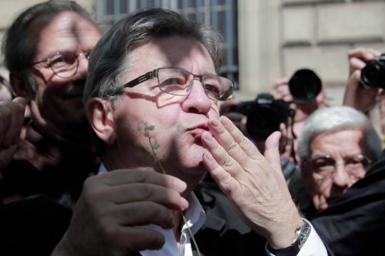 Ο Μελανσόν «πάει» για την πρωθυπουργία με ευρύτερη στήριξη της γαλλικής Αριστεράς