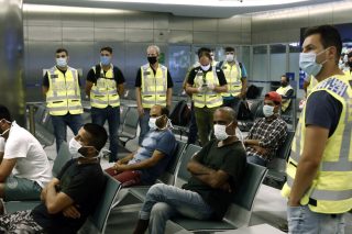 Μειωμένες απελάσεις, σε μόνιμη ομηρία οι κρατούμενοι πρόσφυγες