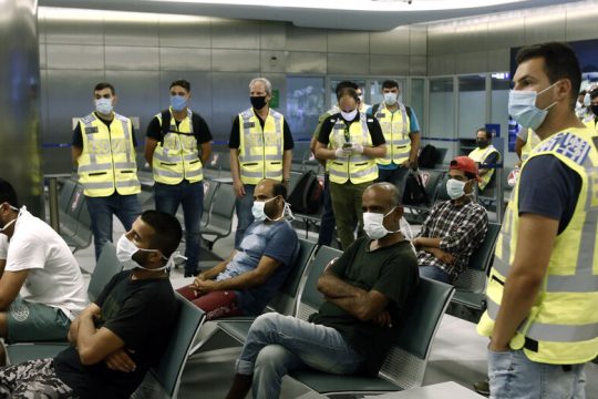 Μειωμένες απελάσεις, σε μόνιμη ομηρία οι κρατούμενοι πρόσφυγες