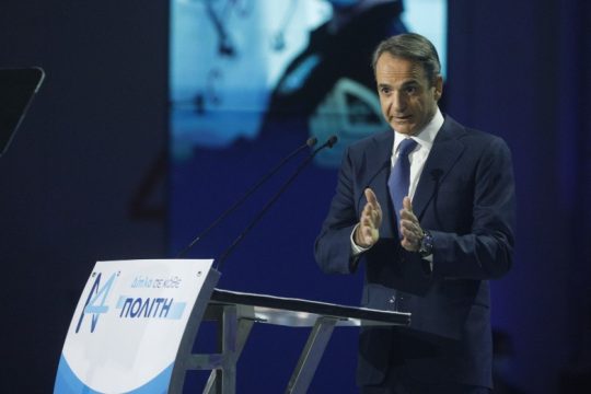 Μαγική εικόνα από Μητσοτάκη στο συνέδριο της Ν.Δ.