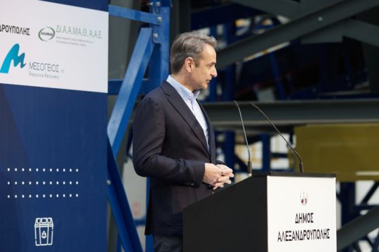 Φιέστα Μητσοτάκη για το LNG με υποσχέσεις, αλλά και αντιδράσεις