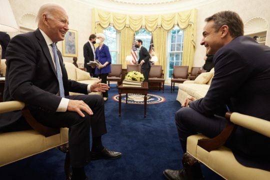 Πατρίς, θρησκεία, οικογένεια και… λιβάνισμα