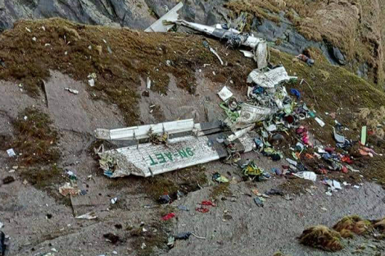 Ανασύρουν πτώματα από το κουφάρι του Twin Otter που συνετρίβη στο Νεπάλ