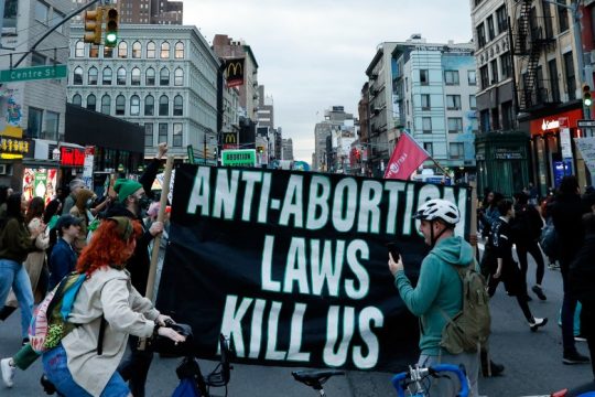 Διαδήλωση στη Ν. Υόρκη για τις αμβλώσεις: «Σταματήστε τον πόλεμο κατά των γυναικών»