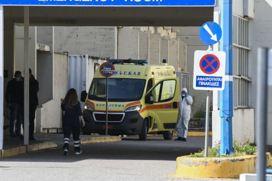 ΕΟΔΥ: 8.015 νέα κρούσματα, 35 θάνατοι και 231 διασωληνώσεις