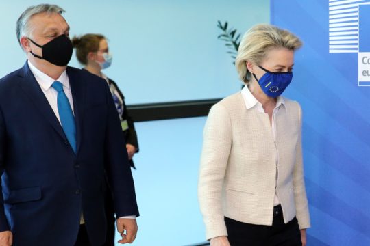 Η Ε.Ε. προετοιμάζεται για ακόμη ένα βατερλώ για το ρωσικό πετρέλαιο