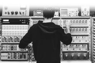 Playgrounded: Προοδευτικό σημαίνει αυτό που τολμά και ας αποτύχει