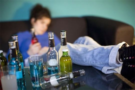 Δύο 14χρονες εντοπίστηκαν μεθυσμένες στη Θεσσαλονίκη – Η μία στο νοσοκομείο