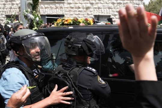 «Αδιευκρίνιστη η προέλευση της σφαίρας» που σκότωσε τη δημοσιογράφο λέει το Ισραήλ