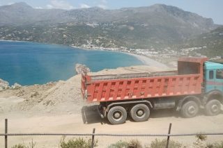 Καταστρέφουν τον Παλίγκρεμνο με τις ευλογίες του ΥΠΕΝ