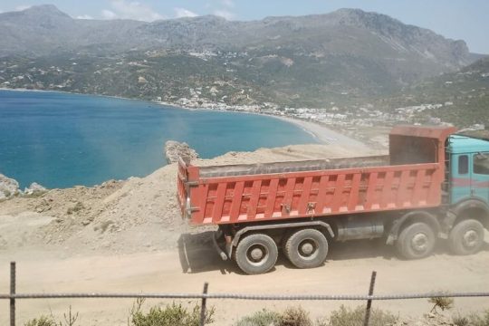 Καταστρέφουν τον Παλίγκρεμνο με τις ευλογίες του ΥΠΕΝ