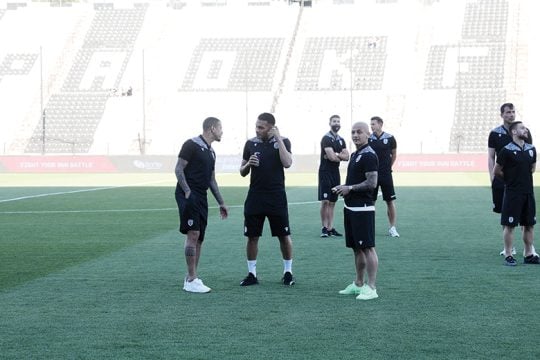 Οι τρεις «κλεισμένοι», οι ανανεώσεις, ο αριστερός μπακ και δύο εξτρέμ