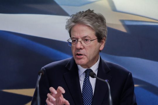Με ρήτρα διαφυγής και το 2023