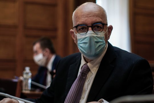 Τα μαζεύει ο Μπάμπης Παπαδημητρίου για τις πιέσεις των ιδιωτών για τη ρήτρα
