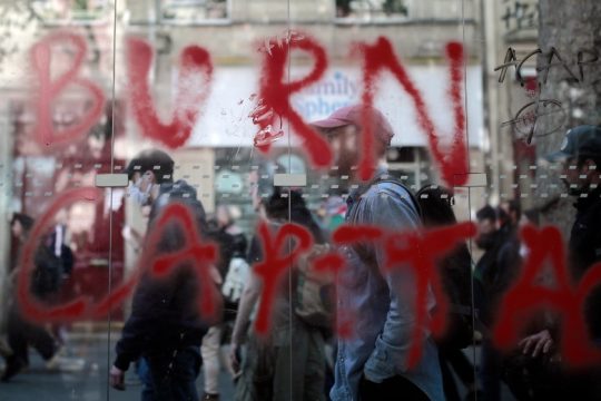 Βίαια επεισόδια στο Παρίσι στη διάρκεια της πορείας της Πρωτομαγιάς