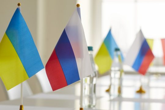 Η Μόσχα δηλώνει έτοιμη να ξαναρχίσει τις ειρηνευτικές συνομιλίες