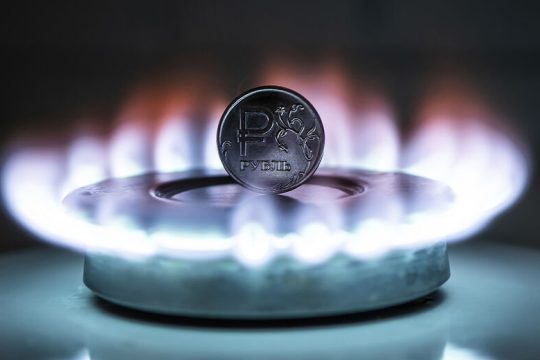 Απαγορεύει τις πληρωμές σε ρούβλια η Κομισιόν