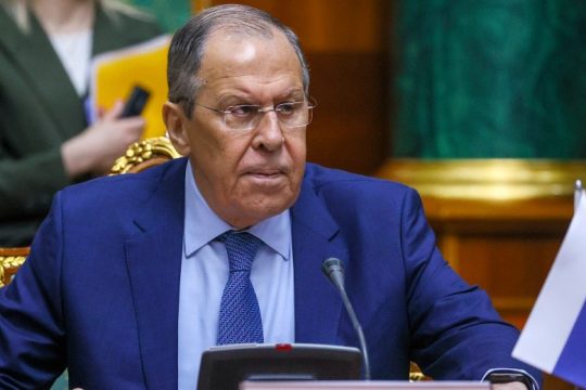 Λαβρόφ: «Η γραμμή άμυνας του ΝΑΤΟ μετατίθεται διαρκώς προς ανατολάς»