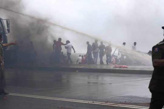 Ξέσπασμα βίας και μετά την παραίτηση του πρωθυπουργού στη Σρι Λάνκα