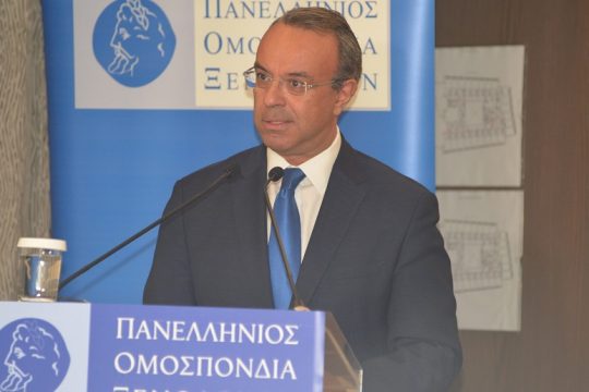 Μίνι… υπουργικό συμβούλιο στη συνέλευση των ξενοδόχων