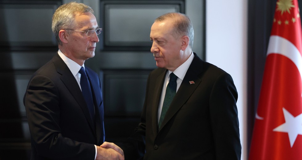 Επιμένει στους όρους του ο Ερντογάν, ο Στόλτενμπεργκ καθησυχάζει τoν «πολύτιμo σύμμαχο»