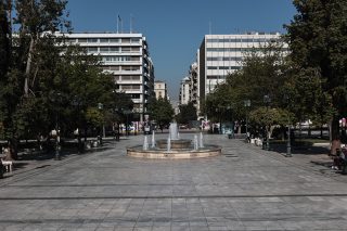 Σιντριβάνια και στην κάτω πλατεία Συντάγματος